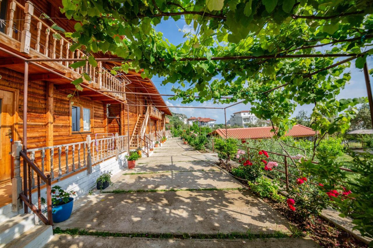 Guest House Luiza Borsh Εξωτερικό φωτογραφία