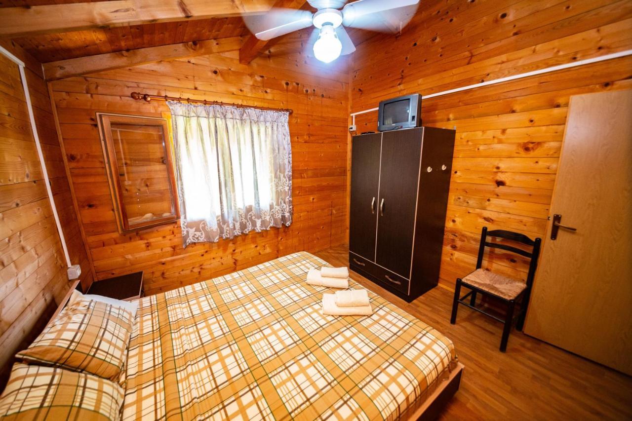 Guest House Luiza Borsh Εξωτερικό φωτογραφία