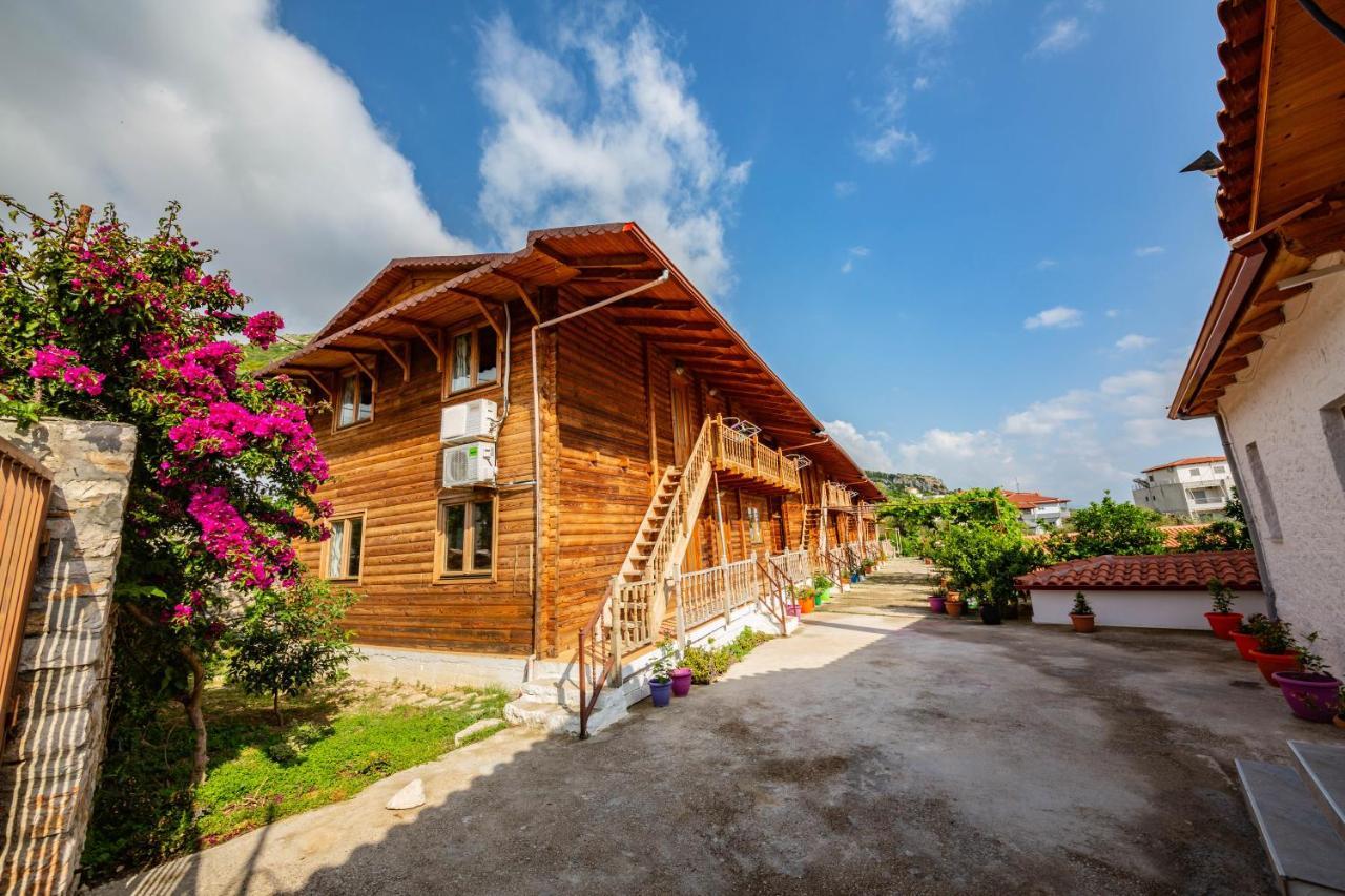Guest House Luiza Borsh Εξωτερικό φωτογραφία