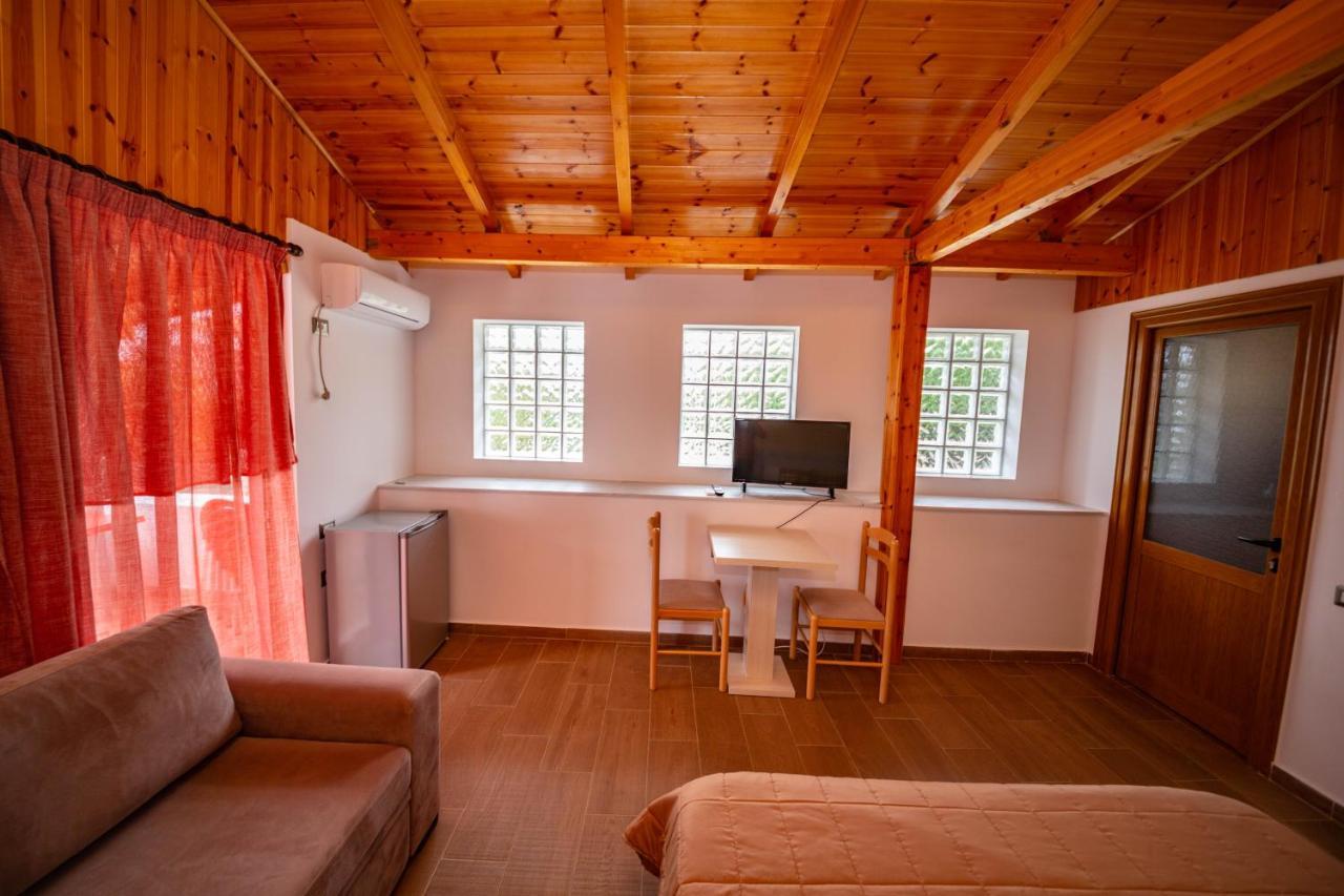 Guest House Luiza Borsh Εξωτερικό φωτογραφία