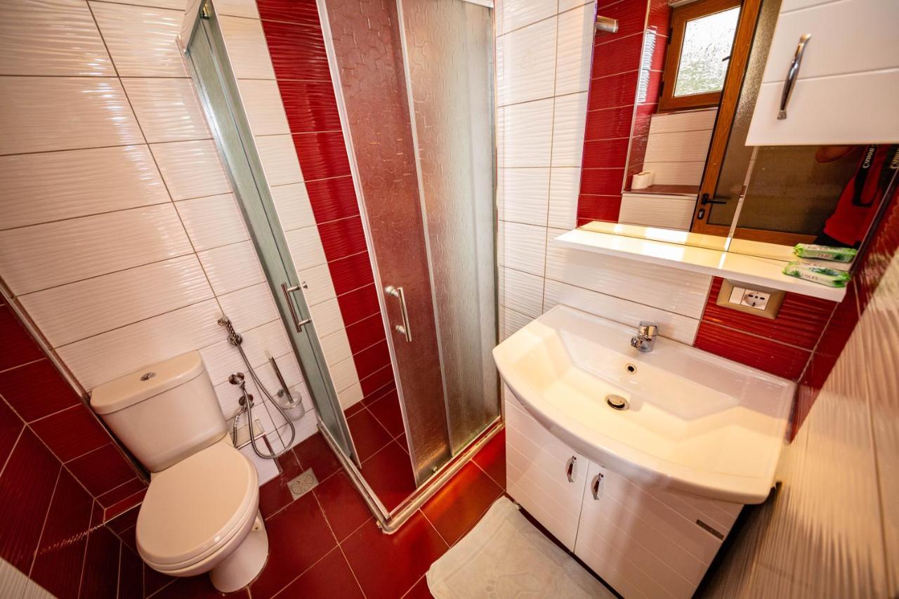 Guest House Luiza Borsh Εξωτερικό φωτογραφία