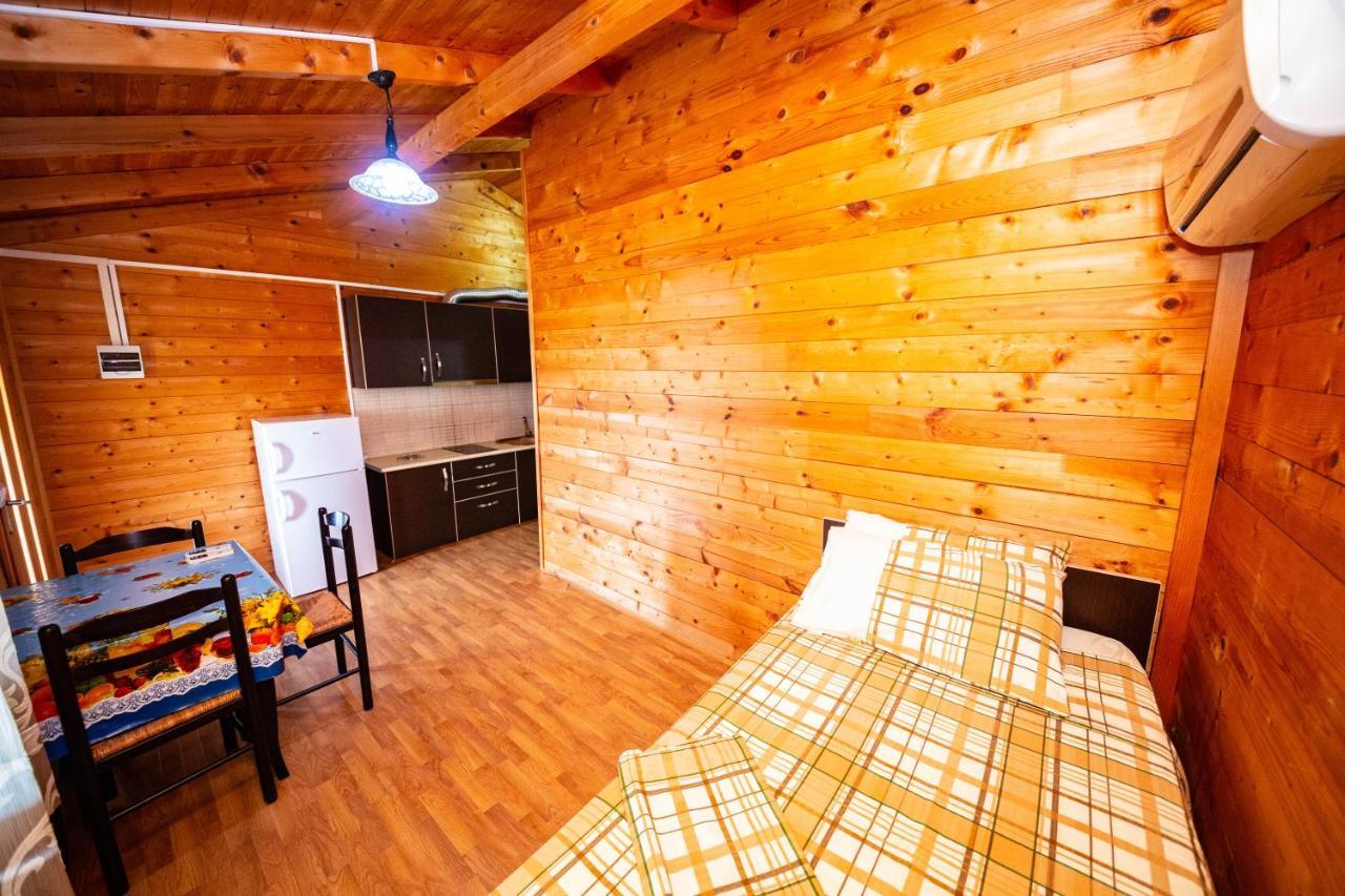 Guest House Luiza Borsh Εξωτερικό φωτογραφία